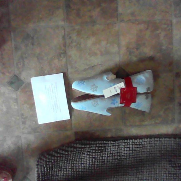 Brand New Talbots Size 6 Light Blue Snowflake slippers for women - Picture 2 of 3